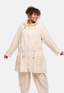 Parka de transição "Livia" – macio, cheio de pormenores e moderno