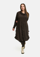 'Brunel' Kleid – Cowl-Neck, seitliche Raffung & Midilänge