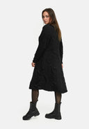 'Brunel' Kleid – Cowl-Neck, seitliche Raffung & Midilänge