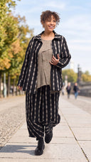 <h4><em><strong>ELEGANT & CHIC</strong></em></h4><h1><strong>NEW<br/>KARENA</strong></h1>
