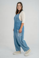 Ogrodniczki 'Sky' – Premiumowy dżins, ombre i detale z naszywkami