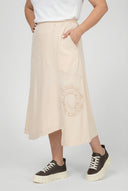 Saia 'Livia' – Linha A, assimétrica e elástica