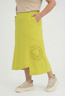 Saia 'Livia' – Linha A, assimétrica e elástica