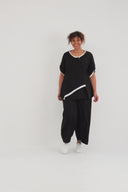 'Saria' Blouse – asymmetrisch, licht & natuurlijk